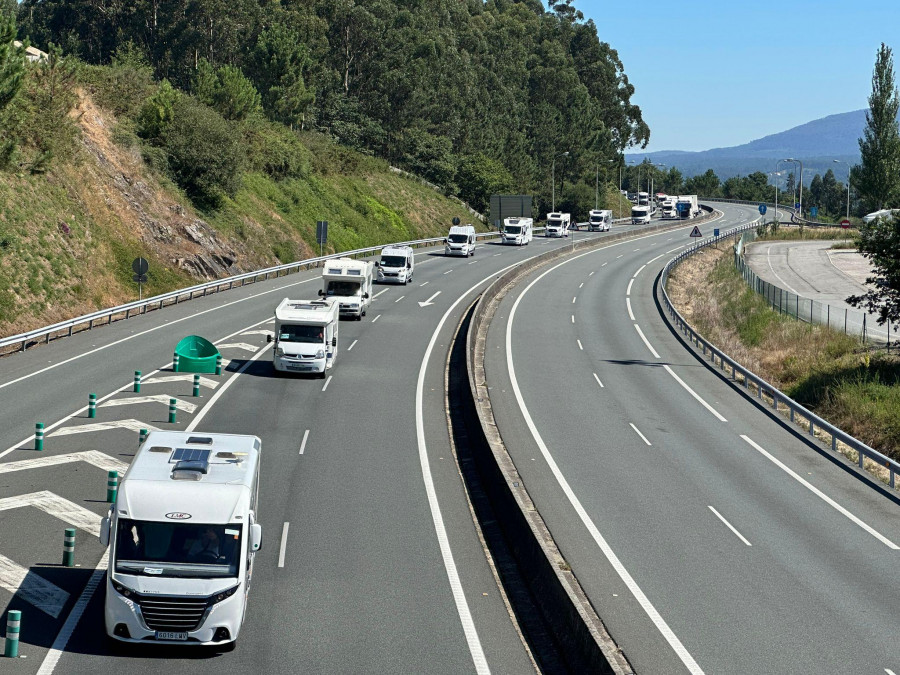 Medio centenar de autocaravanas toman Cambados por la séptima ruta Yakart Camino de Santiago