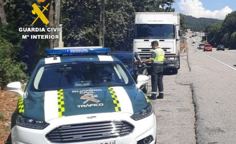 La Guardia Civil utilizará en Galicia un camión camuflado para controlar las infracciones peligrosas