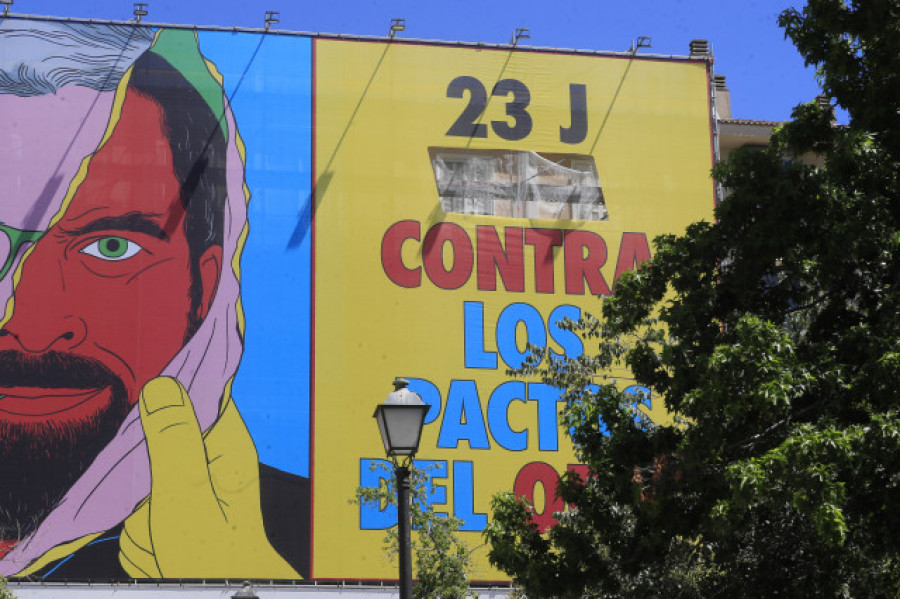 La Junta Electoral ordena retirar parte de una lona en Madrid contra los "pactos del odio"