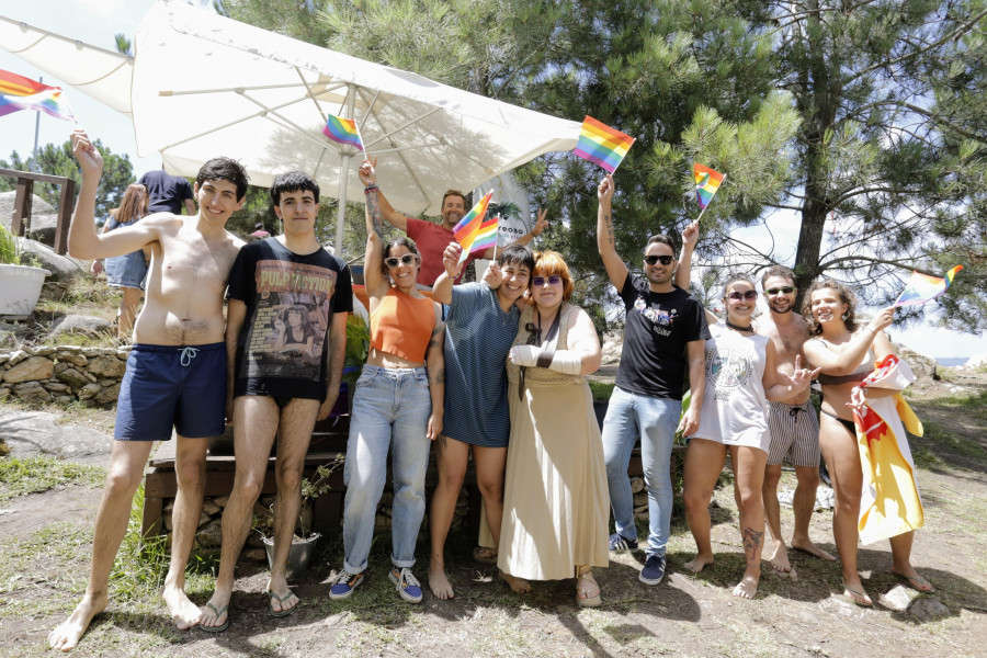 “Orghullo, mar e cons” cierra en A Illa una semana llena de fiesta, música y diversidad