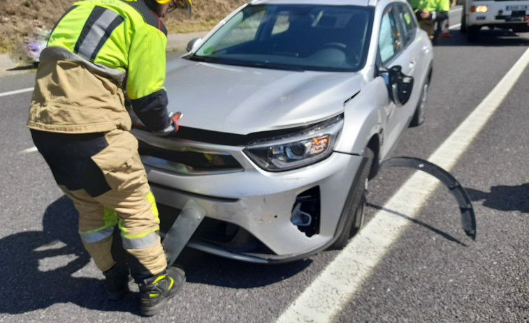 Herida una conductora que sufrió un accidente con su coche en la Autovía do Barbanza, a la altura de A Pobra