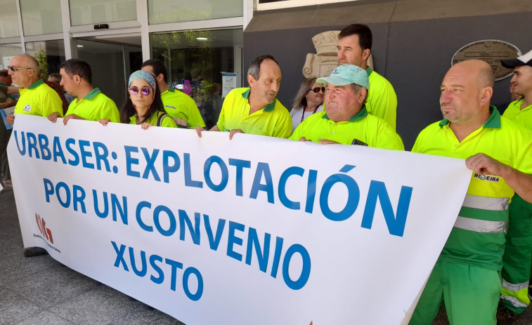 Desconvocada la huelga de los trabajadores del servicio de recogida de basura en Ribeira tras un principio de acuerdo verbal