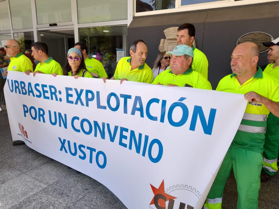 Desconvocada la huelga de los trabajadores del servicio de recogida de basura en Ribeira tras un principio de acuerdo verbal