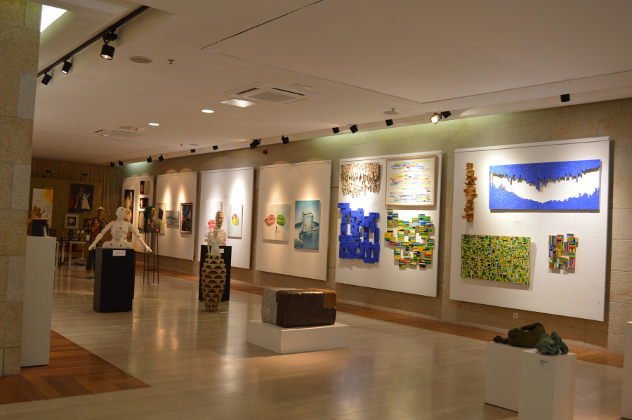 Últimos días para visitar la exposición “Entre gritos e susurros” en la Sala Nauta de Sanxenxo
