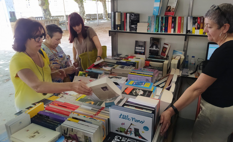 Rianxo abre hoy su Feira do Libro con el pregón de la escritora Arantza Portabales