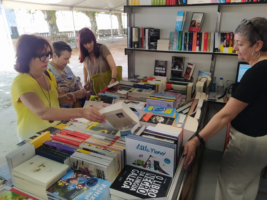 Rianxo abre hoy su Feira do Libro con el pregón de la escritora Arantza Portabales