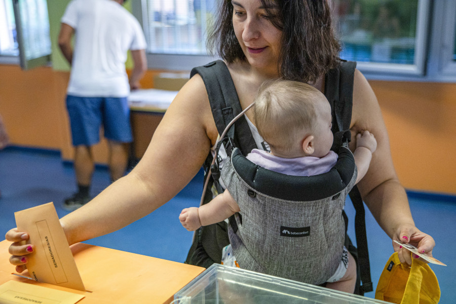 Las anécdotas de la jornada electoral: una drag, unos novios, síntomas de embriaguez y atasco de trenes
