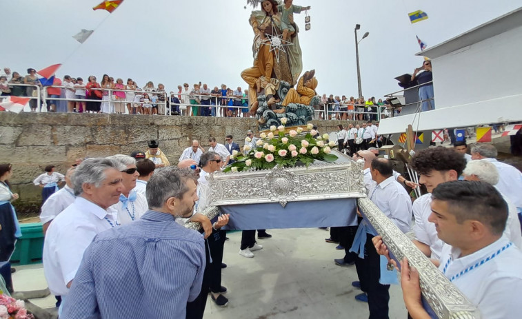 La parroquia boirense de Lampón celebra con fervor el día dedicado al Carmen dentro de sus fiestas patronales