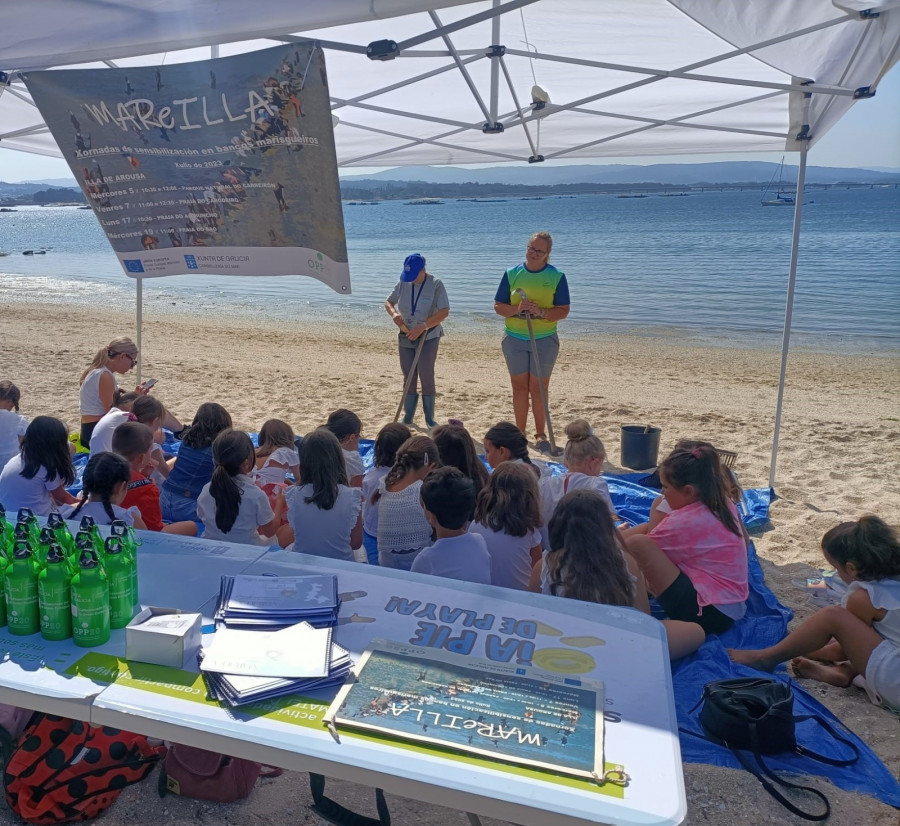 La OPP20 concienció sobre marisqueo y medio ambiente a más de un centenar de niños en A Illa