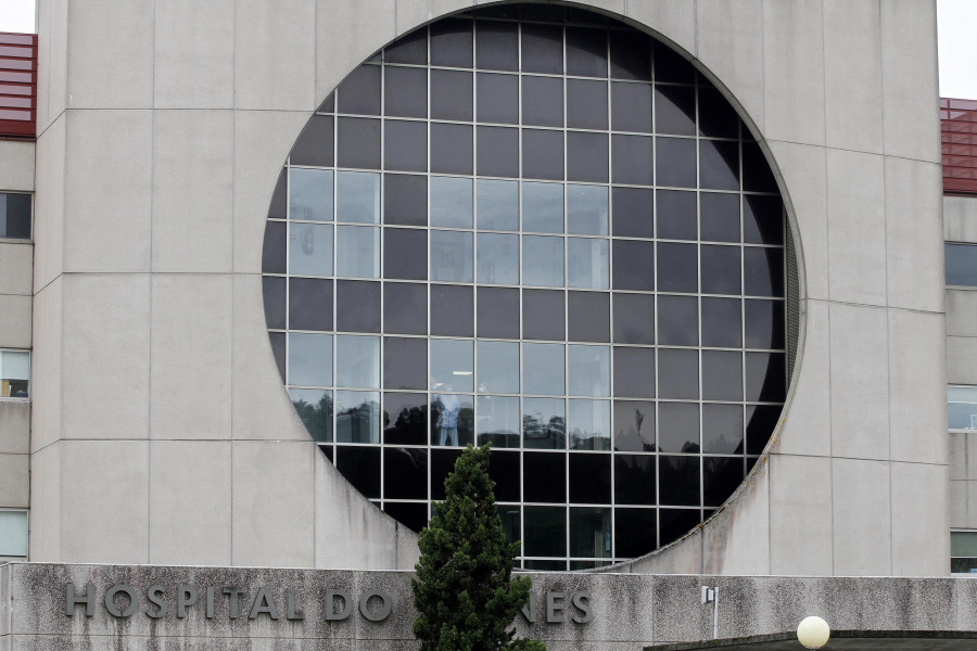 Herido grave tras caer desde ocho metros mientras reparaba el tejado de una nave