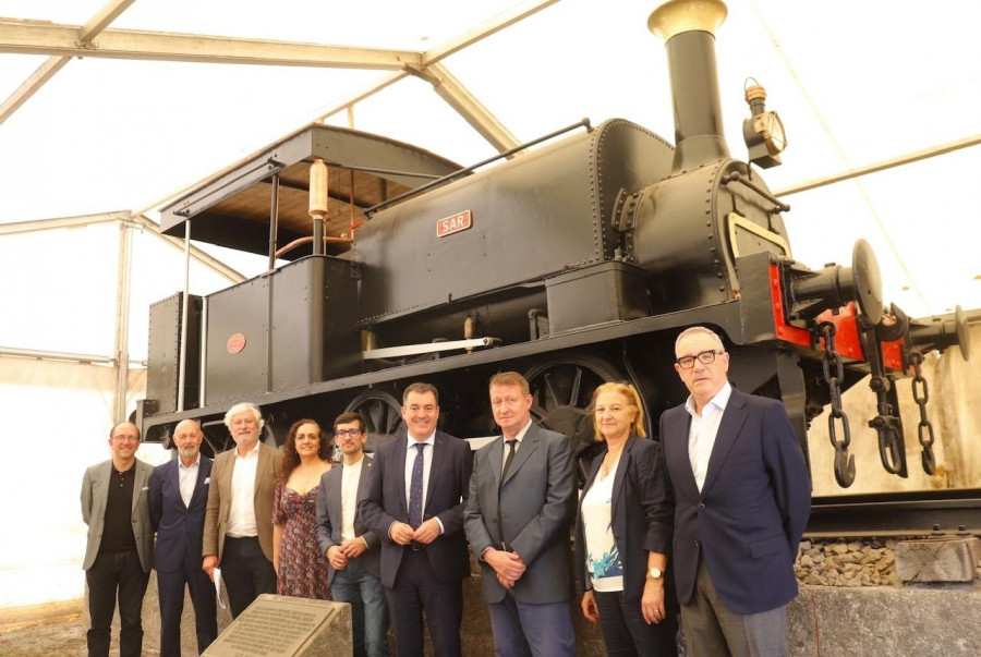 La histórica locomotora Sarita ya está restaurada pero se queda en Padrón
