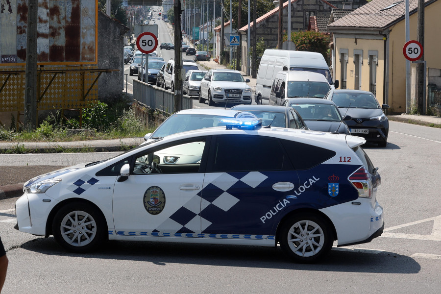 La Policía Local de Vilagarcía salva a una joven en Gumersindo Nartallo
