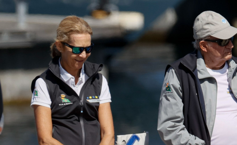 Juan Carlos I y la infanta Elena suman otras dos horas de vela en Sanxenxo