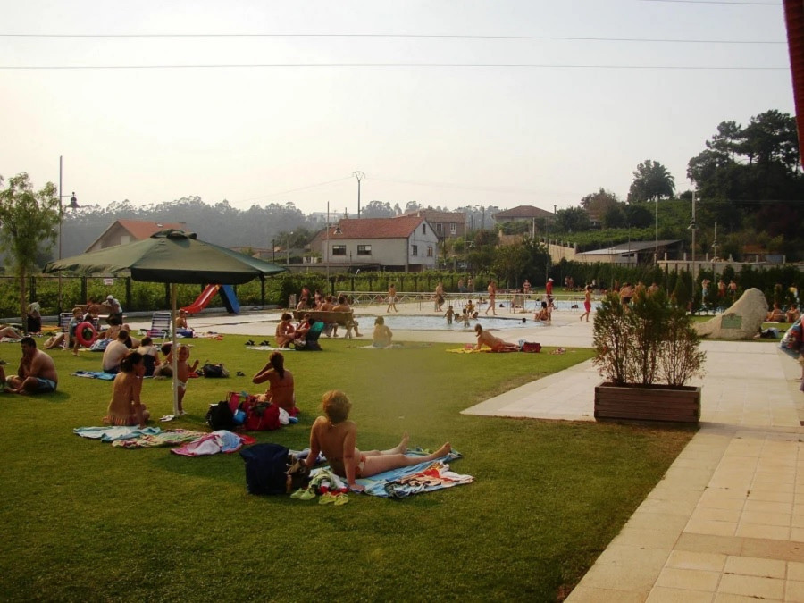 El Concello acusa a Somos Ribadumia de intentar analizar el agua de la piscina para “crear alarma social”