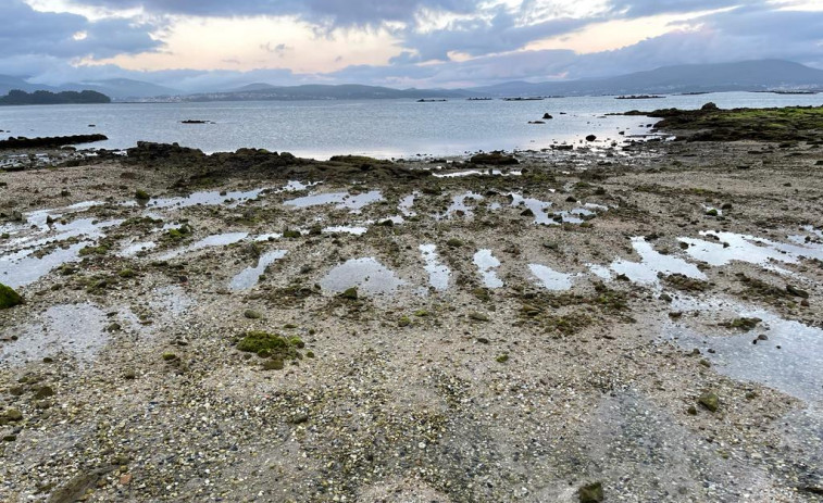 Las mariscadoras de a pie de Cabo de Cruz se enfrentan con el sector de a flote por las zonas de trabajo