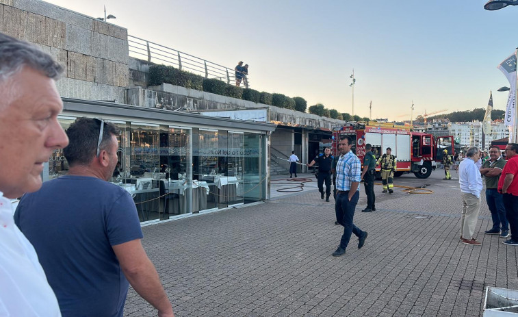 Un incendio en la cocina de un local de hostelería en Sanxenxo hace saltar las alertas pero se salda sin daños