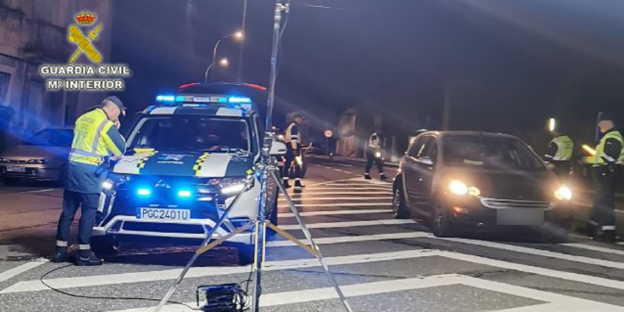 Tráfico denunció a más de 200 conductores en la Festa do Albariño, 16 por la vía penal