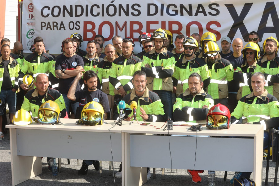 Los Bomberos denuncian el "menosprezo" y la "ineptitude" de Xunta y diputaciones