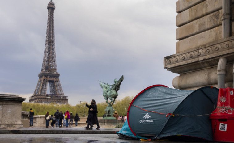 La Torre Eiffel regresa a la normalidad tras una falsa amenaza de bomba