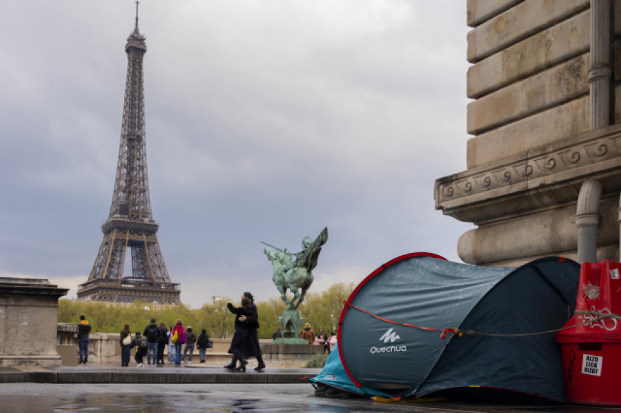 La Torre Eiffel regresa a la normalidad tras una falsa amenaza de bomba