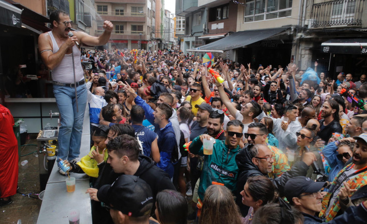 Ravella autoriza la instalación de 31 barras exteriores para la hostelería en la madrugada del Auga