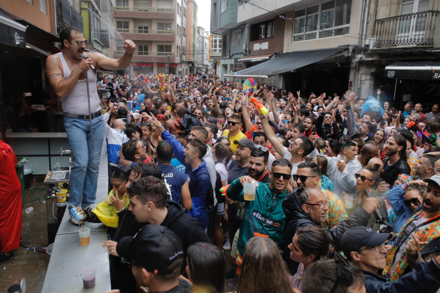 Ravella autoriza la instalación de 31 barras exteriores para la hostelería en la madrugada del Auga