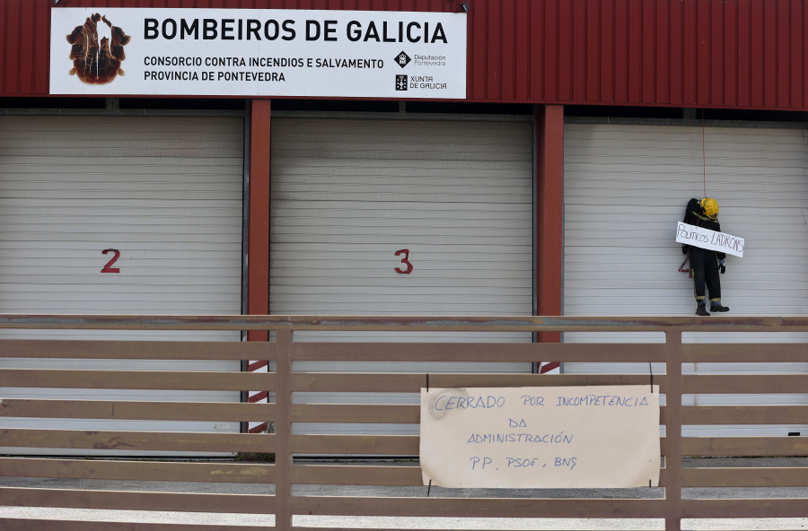 El parque de bomberos de Vilagarcía estará cerrado y Ribadumia se queda sin efectivos durante una hora en plena Festa da Auga
