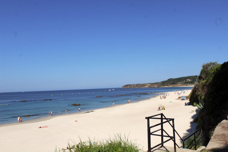 Quejas vecinales por la presencia de caravanas en la zona de la playa de Pragueira, Sanxenxo