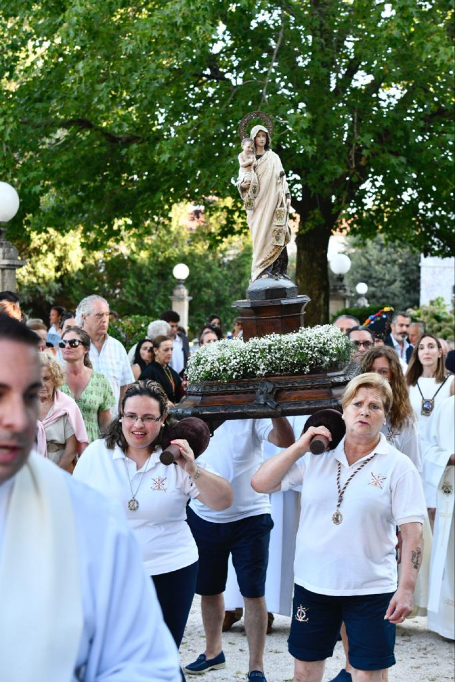 Fervor en A Toxa en la recuperación de la procesión de la Virxe do Carme seis décadas después