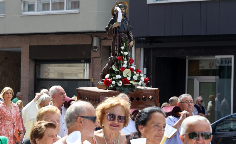 Auga para todos, Vilagarcía se empapa por San Roque al ritmo de “Triunfo”