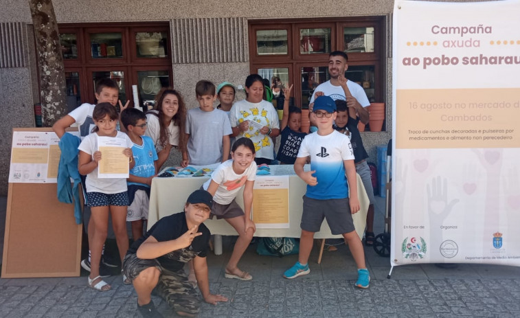 Los niños de la ludoteca de las ANPA de Cambados intercambian artesanía por fármacos para el pueblo saharaui