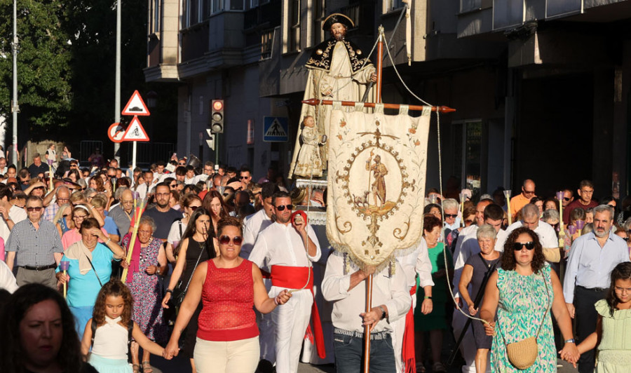 San Roque hace su recorrido más solemne con la procesión