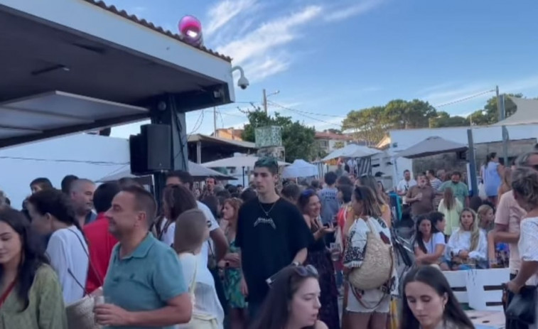 El bulo sobre un supuesto concierto de Leiva abarrota el Náutico de San Vicente y A Barrosa