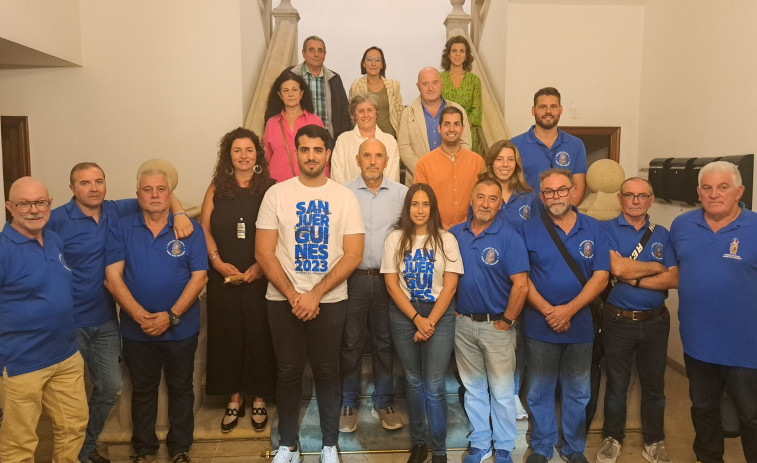 Arrancan las fiestas del Carme dos Pincheiros con el pregón de los jóvenes Esther Calviño e Iván Tubío