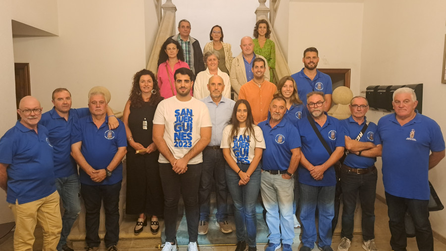 Arrancan las fiestas del Carme dos Pincheiros con el pregón de los jóvenes Esther Calviño e Iván Tubío