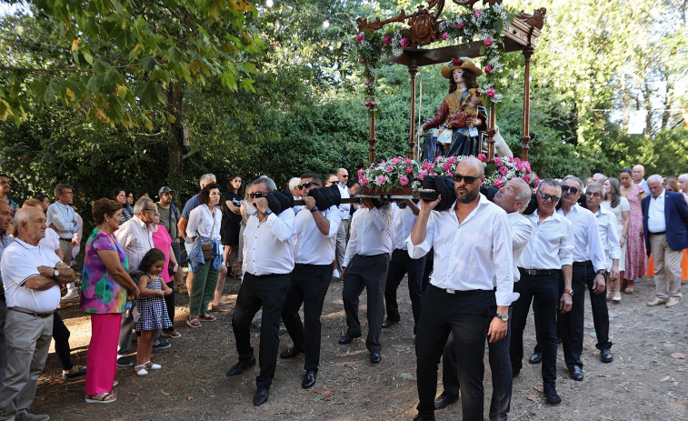 Cambados renueva su  fervor por la Divina Pastora