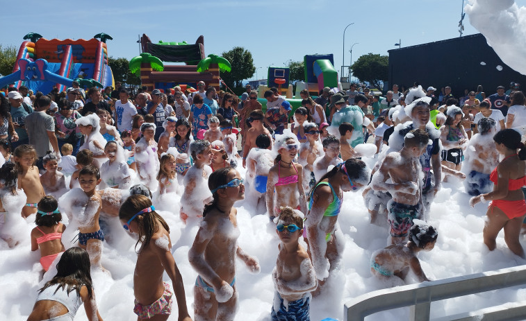 Reportaje | Diversión pincheira a golpe de espuma e hinchables