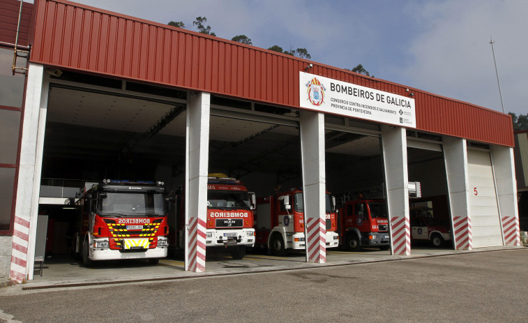 Un incendio nocturno en una casa coge a la comarca con sus dos parques de bomberos cerrados