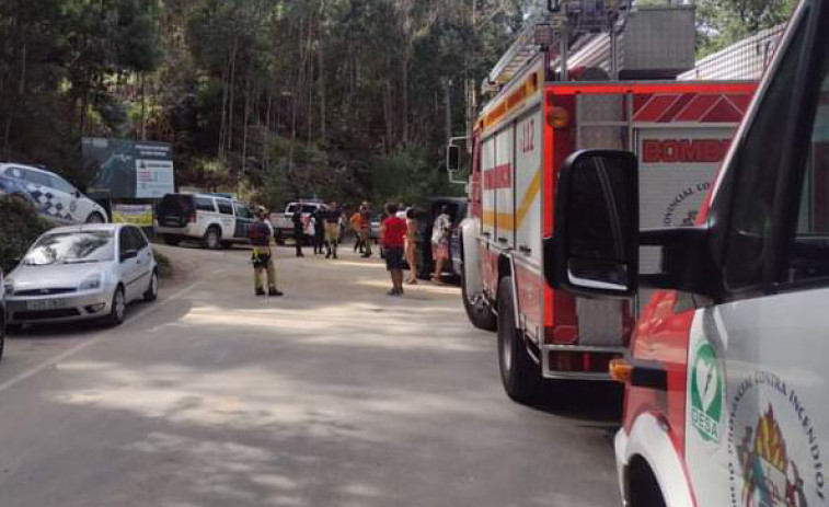 Rescatado un menor con una herida en la cabeza al caerse en las piscinas del Río Pedras, en A Pobra