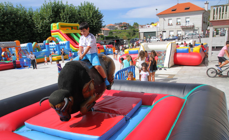 Meaño celebra el fin del verano con dos fiestas infantiles con hinchables