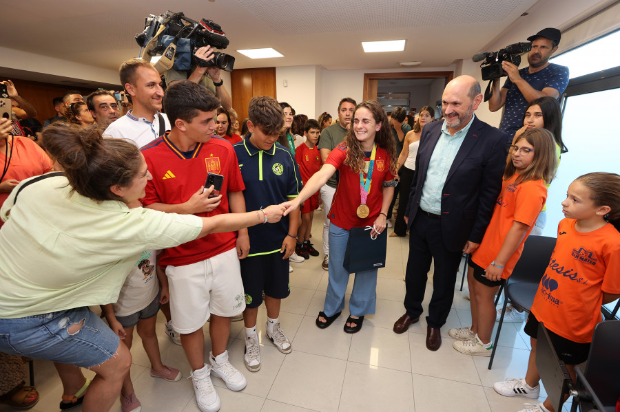 El fútbol gallego rinde un caluroso homenaje a Tere Abelleira