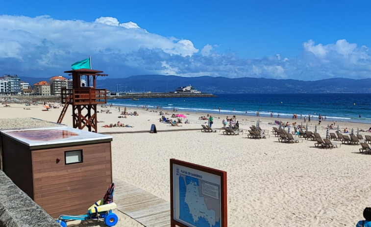 La bandera verde vuelve a la playa de Silgar tras desaconsejarse el baño el jueves ante la presencia de bacterias fecales