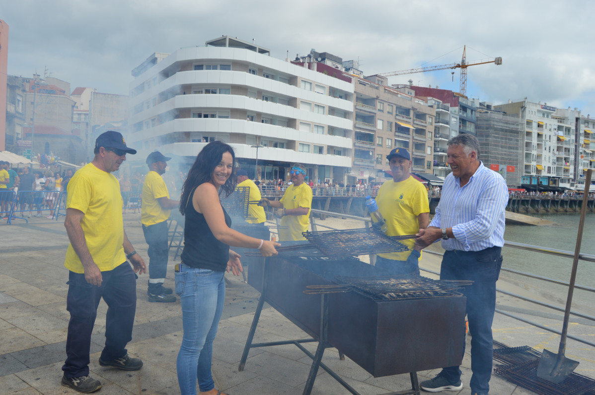 Sanxenxo dia del turista sardiu00f1ada telmo martin y elena torres