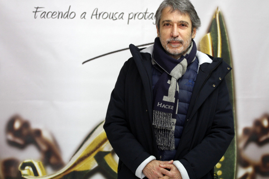 Xurxo Alonso recibe el premio literario más antiguo de Galicia