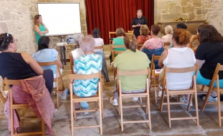 Féminas en Acción celebró una charla sobre violencia de género y programa actividades lúdicas y deportivas