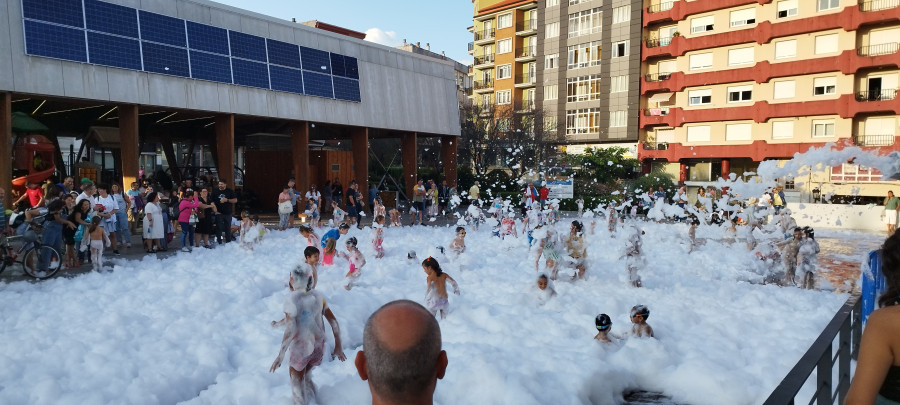 Éxito de ventas y de visitantes en la fiesta de despedida del verano de la Asociación Boirense de Empresarios