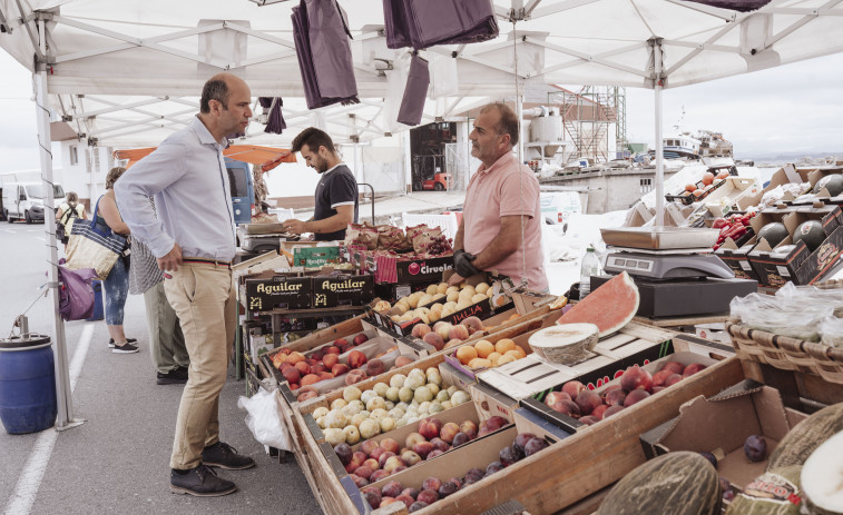 El mercadillo ambulante de Aguiño se prolongará los dos primeros lunes de septiembre