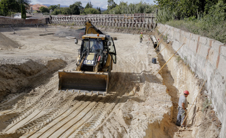 Empieza la verdadera obra del cuartel de Cambados, un año después de su adjudicación