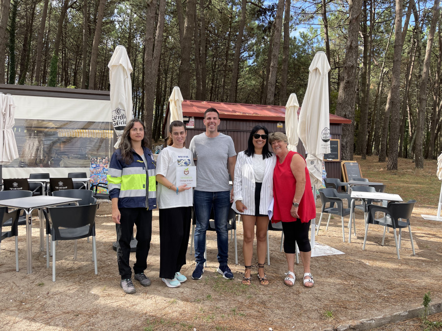 Los sellos Revitaliza distinguen a seis negocios hosteleros de A Illa por su compostaje