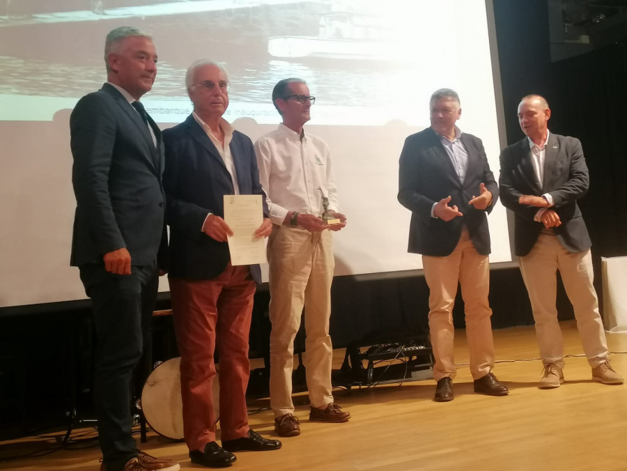 El Real Club Náutico recibe el XIV Premio Sanxenxo na Historia en unas Xornadas que clausuran una nueva edición
